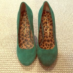Jessica Simpson pumps